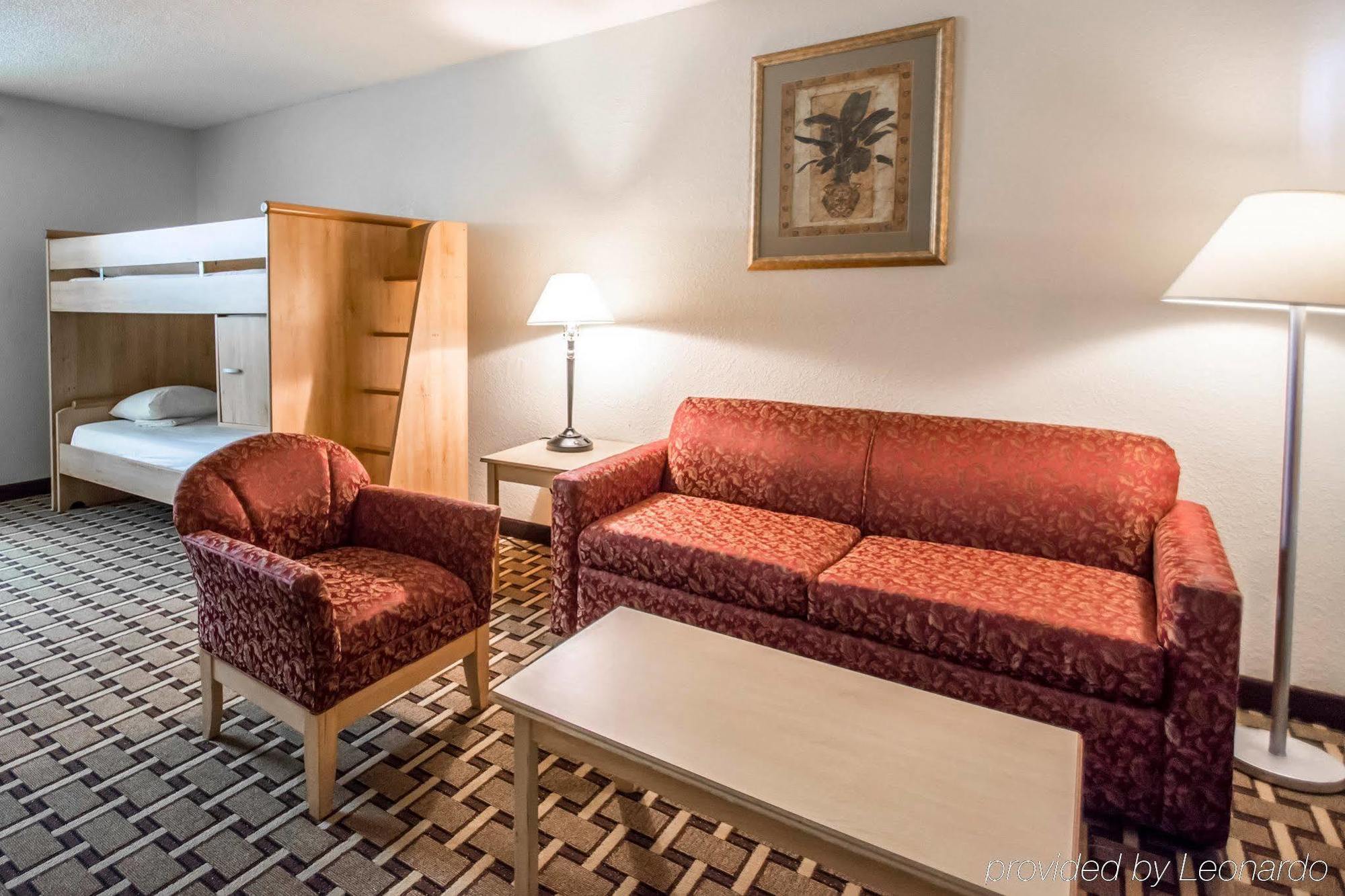 Quality Inn & Suites Eastgate Kissimmee Exterior photo