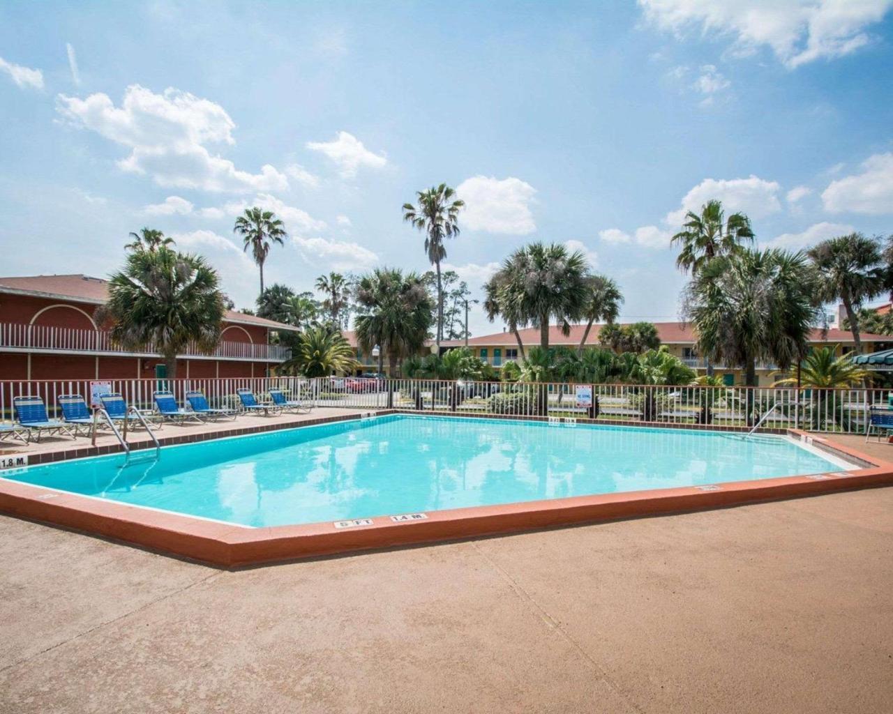 Quality Inn & Suites Eastgate Kissimmee Exterior photo